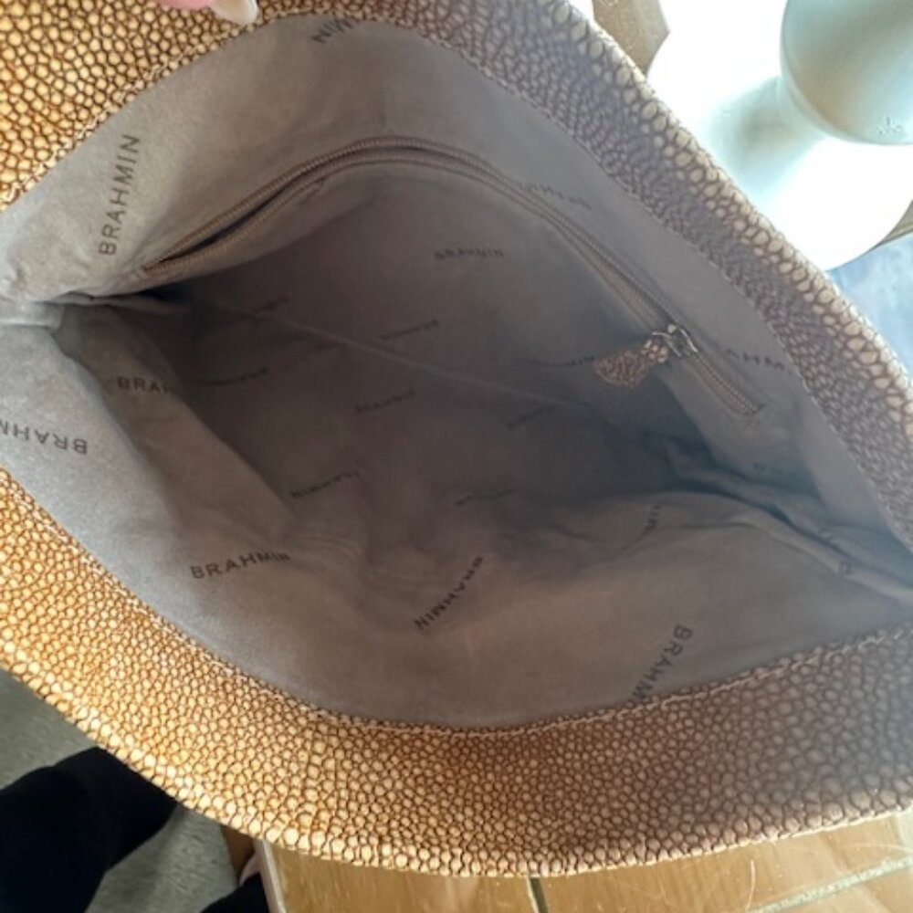 NWOT Brahmin Fold Over Shoulder Bag - Picture 14 of 15